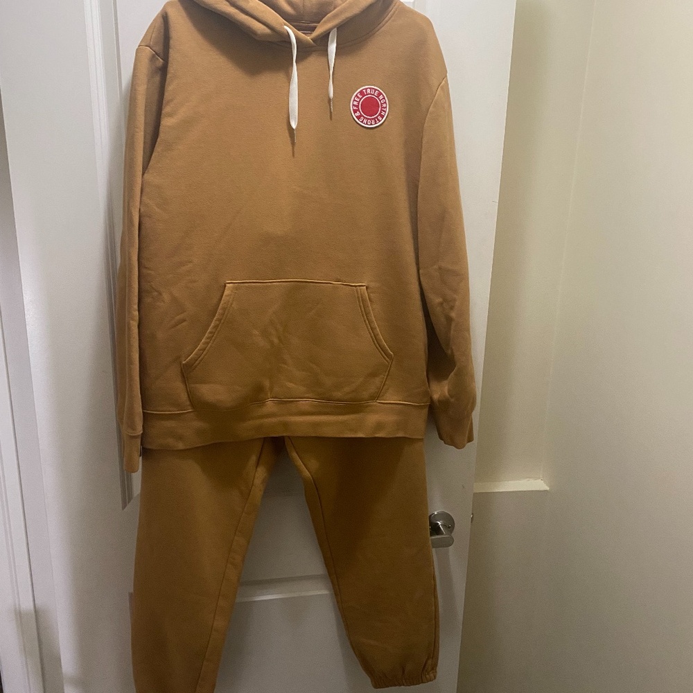 Hudson Bay set sweatshirt XL ,and pants size L in camel cotton